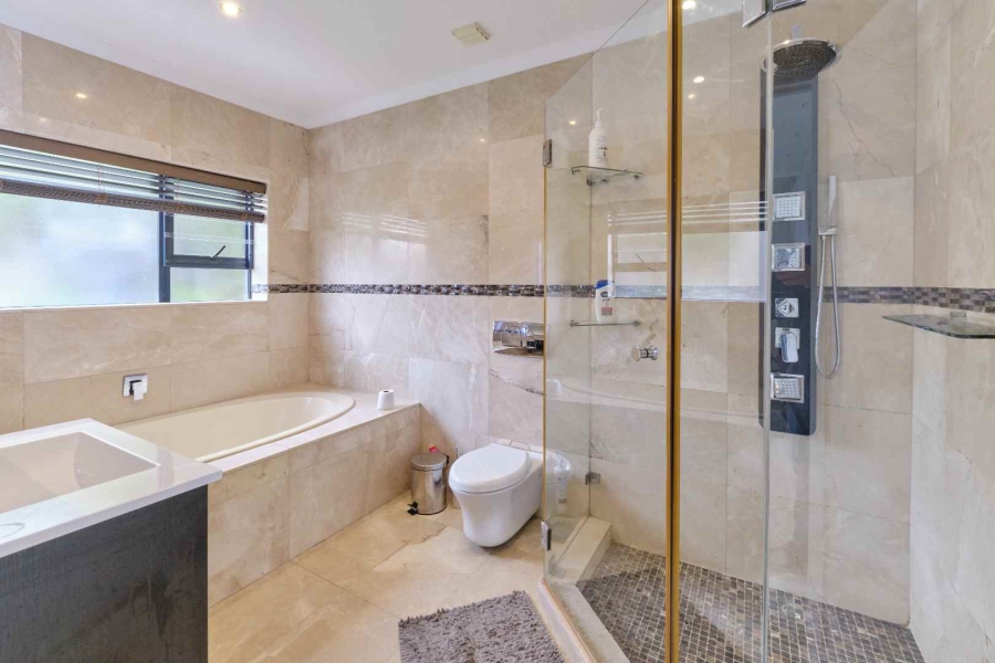 4 Bedroom Property for Sale in Flamingo Vlei Western Cape